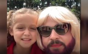 Un tată văduv, gest impresionant pentru fiica lui. S-a îmbrăcat în femeie, de Ziua Mamei