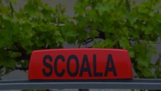 Instructor auto de autocamion, prins beat, cu un elev la volan