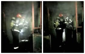 Incendiu puternic în Argeş, doi morţi, pompierii intervin cu mai multe autospeciale
