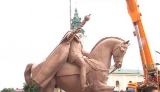 Scandal în Oradea, după ce autorităţile locale au decis să schimbe statuia lui Mihai Viteazul cu cea a Regelui Ferdinand I