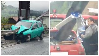 Maşină străpunsă frontal de parapet, şoferul transportat la spitalul din Suceava (Video)
