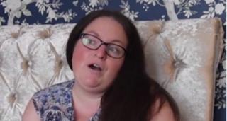 Ea este femeia care face cumpărături on-line în somn