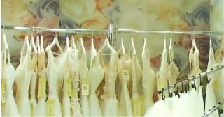 Tot mai mulţi străini îşi cumpără hainele pentru nuntă din România