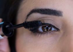 Sfaturi pentru un machiaj zilnic care nu dăunează tenului