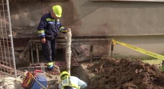 Explozie lângă un bloc din București, provocată de muncitorii care făceau revizia la gaze