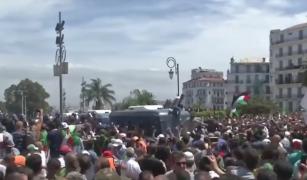 Proteste de amploare în Algeria. Se cer demisiile politicienilor loiali fostului președinte