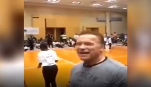 Arnold Schwarzenegger, atacat pe la spate cu o lovitură de arte marțiale