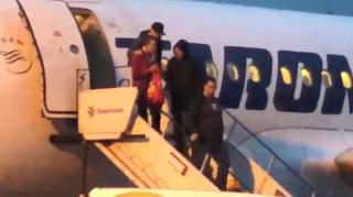 Video exclusiv cu Radu Mazăre la Otopeni. A fost preluat direct de pe pistă de o maşină a Poliţiei de Frontieră