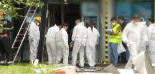 Poliţiştii îi caută pe hoţii care au aruncat în aer un bancomat din Bucureşti