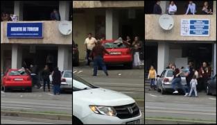 Bătaie cu răngi şi bâte, în centrul Reşiţei. Două clanuri s-au încăierat şi blestemat în faţa unui notariat (Video)