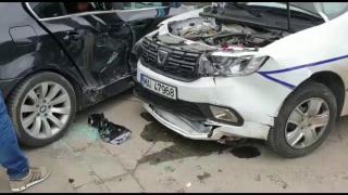 Accident între o maşină de Poliţie şi un BMW, la Timişoara. Poliţist preluat de SMURD (Video)