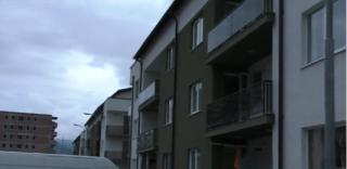 Zeci de braşoveni, în întuneric din cauza dezvoltatorului imobiliar