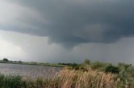 Fenomene asemănătoare tornadelor, filmate în Vrancea și Buzău (Video)