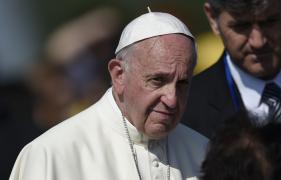 Cadouri pregătite pentru Papa Francisc, cu ocazia vizitei în România