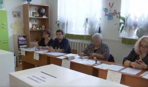 România iese la vot! 18 milioane de cetățeni cu drept de vot sunt așteptați la urne (Video)