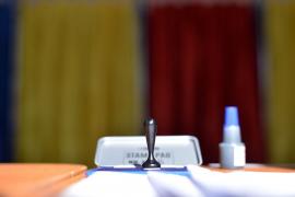 România iese la vot. Prezenţă mare la secţia de votare de la Mitropolia din Iaşi (Video)