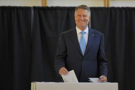 România iese la vot. Klaus Iohannis şi Traian Băsescu au mers la liceul Jean Monnet (Video)