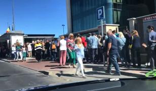 Mii de români aşteaptă la cozi uriaşe, în Madrid, pentru a vota