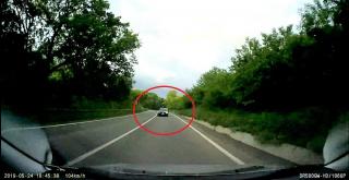 Imagini de infarct pe un drum din Huşi, după ce un şofer intră pe contrasens: "A adormit pe volan!" (Video)