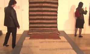 O româncă dintr-un sat din Transilvania a deschis primul muzeu cu cergi româneşti