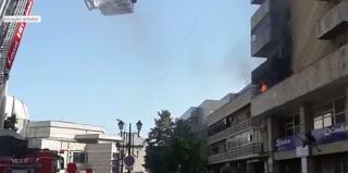 Neatenţia unor muncitori a distrus casa unor bătrâni în centrul oraşului Iaşi (Video)