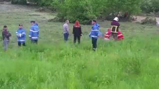 Casă cu 4 copii, luată de viitură în Prahova. Trei dintre copii sunt dispăruți (Video)