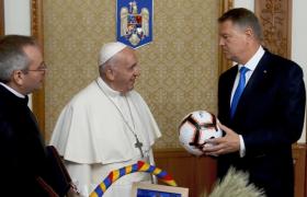 Lista cadourilor pe care Papa Francisc le-a primit de la Klaus Iohannis