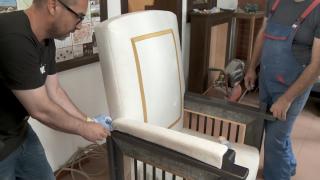 Imagini cu scaunul pe care va sta Papa Francisc la Blaj (Video)