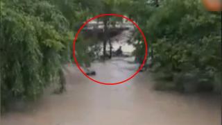 Cei 4 copii frați din Sângeru erau în pat când i-a luat viitura. 3 dintre ei au fost găsiți morți