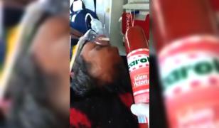 Pacient inconştient, filmat şi umilit într-o ambulanţă SMURD: 'Vrei parizer, beţivanule?'