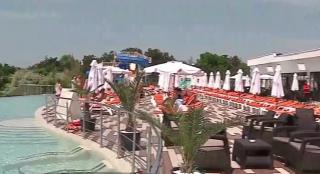 Vara a început în forţă pe litoral. 15.000 de turiști au fost la mare în weekend (Video)