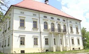 În Mureş, în Sângiorgiu de Pădure, Castelul Rhedey îşi aşteaptă turiştii (Video)