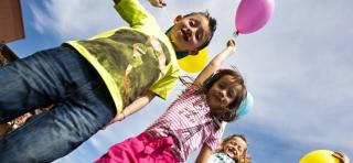 Expresiile cu care unii părinţi pot distruge personalitatea copiilor. Sfaturile specialiştilor (Video)