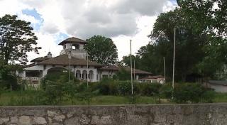 Palatul regal construit de Regina Maria la malul Mării Negre zace în degradare