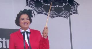 Mirela Retegan, transformată în Mary Poppins, cu ajutorul lui Adrian Perjovski (Video)