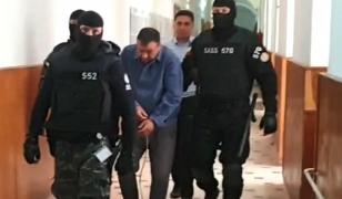 Criminalul Ionel Lepa dus în lanţuri la instanţă şi arestat în patru minute