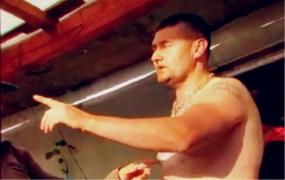 Poliţist atacat cu toporul. Agresorul, lăsat în libertate