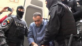 Criminalul Ionel Lepa a vrut să-l împuşte pe poliţist în picioare. Primele cuvinte în faţa procurorilor (Video)