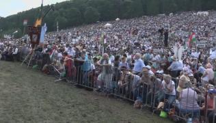 Pelerinaj cu sute de mii de oameni la Șumuleu Ciuc, după ce Papa a lăsat un trandafir de aur