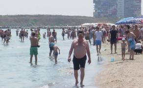 Ploaia a încurcat planurile de plajă ale turiștilor, în al doilea weekend de vară, pe litoral