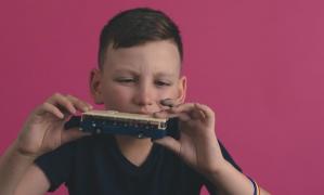 Guvernul Copiilor, primul documentar 3D din România