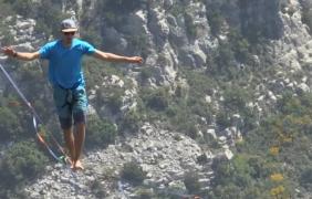 Record de viteză la mersul pe sârmă, stabilit în Alpii Francezi