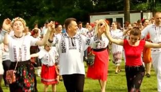 Festival de dans tradiţional la Palatul Mogoşoaia. Nea Mărin, sufletul petrecerii