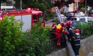 Femeie de 70 de ani din Neamț, salvată dintr-un pârâu