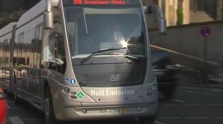 Autobuzul viitorului, alimentat cu hidrogen, a ajuns la București (Video)