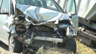 Un şofer a semănat teroare pe şosea, după o depăşire, apoi a fugit. În urma lui, un TIR spulbera un Opel (Video)