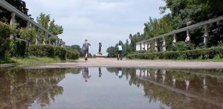 Ne aşteaptă zile de foc, ploi şi umiditate anunţă meteorologii. Temperaturile trec de 35 de grade (Video)