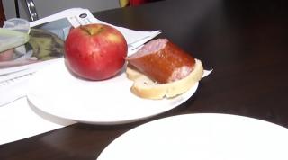 Ministrul Sănătăţii, Sorina Pintea critică mâncarea din spitale (Video)