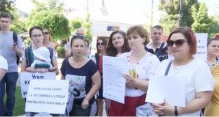 Protest al părinţilor care nu mai găsesc locuri în grădiniţele de stat