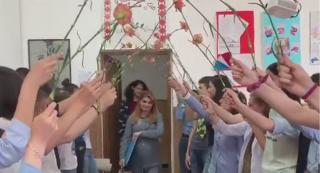 Elevi din Vâlcea, surpriză emoţionantă pentru diriginta lor